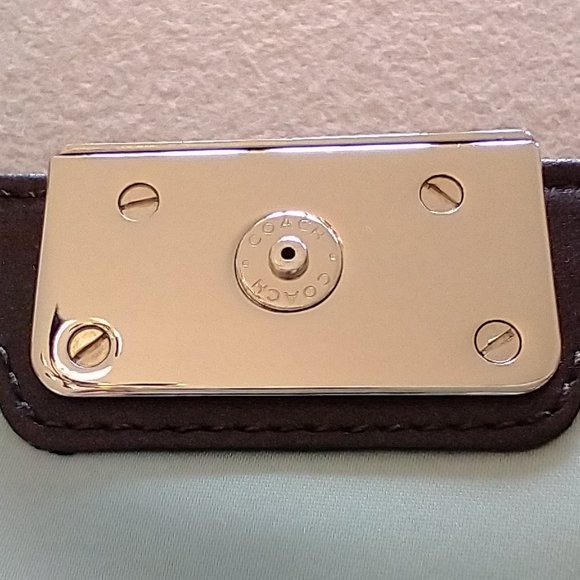 Coach clutch purse - Authentic - 8.5" (L) x 5" (H) with detachable strap - Picture 12 of 15
